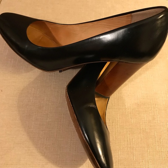 Black Leather Designer Pumps. - Picture 2 of 4